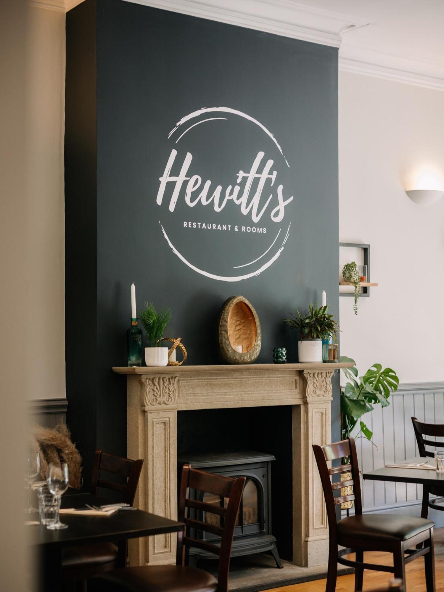 Hewitt'S Restaurant & Rooms ニューポート エクステリア 写真